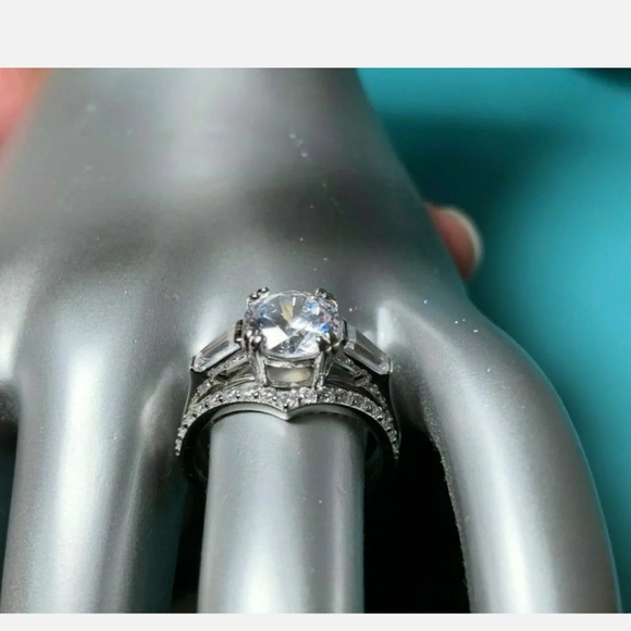 $1500  2CT Round Cut 14k White Gold Simulated Ring - Picture 9 of 10